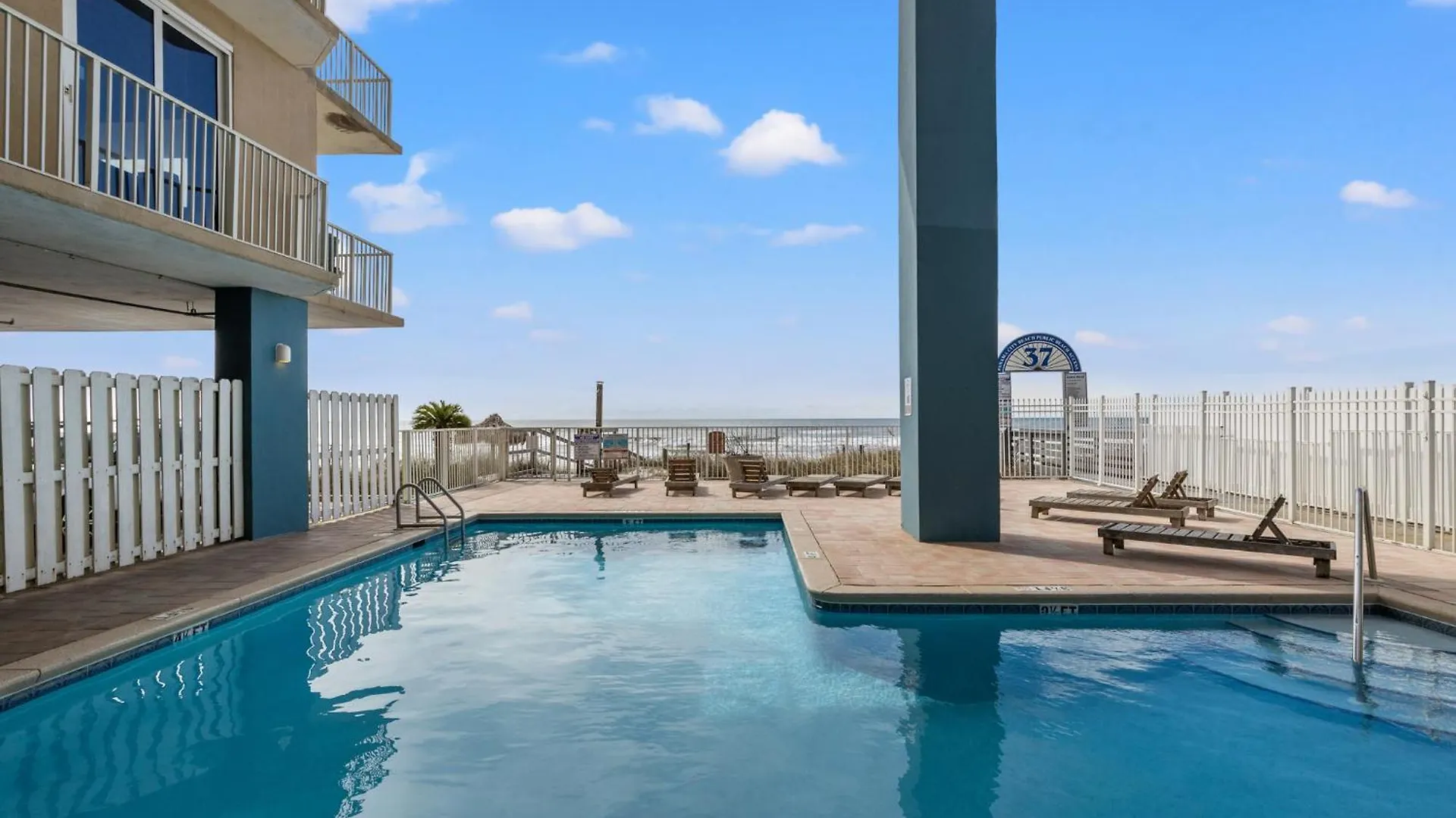 Grandview Oasis! 3Br 2Ba Sleeps 9! Gulf-Front Tranquility Beckons! Villa Panama City Beach Holiday home