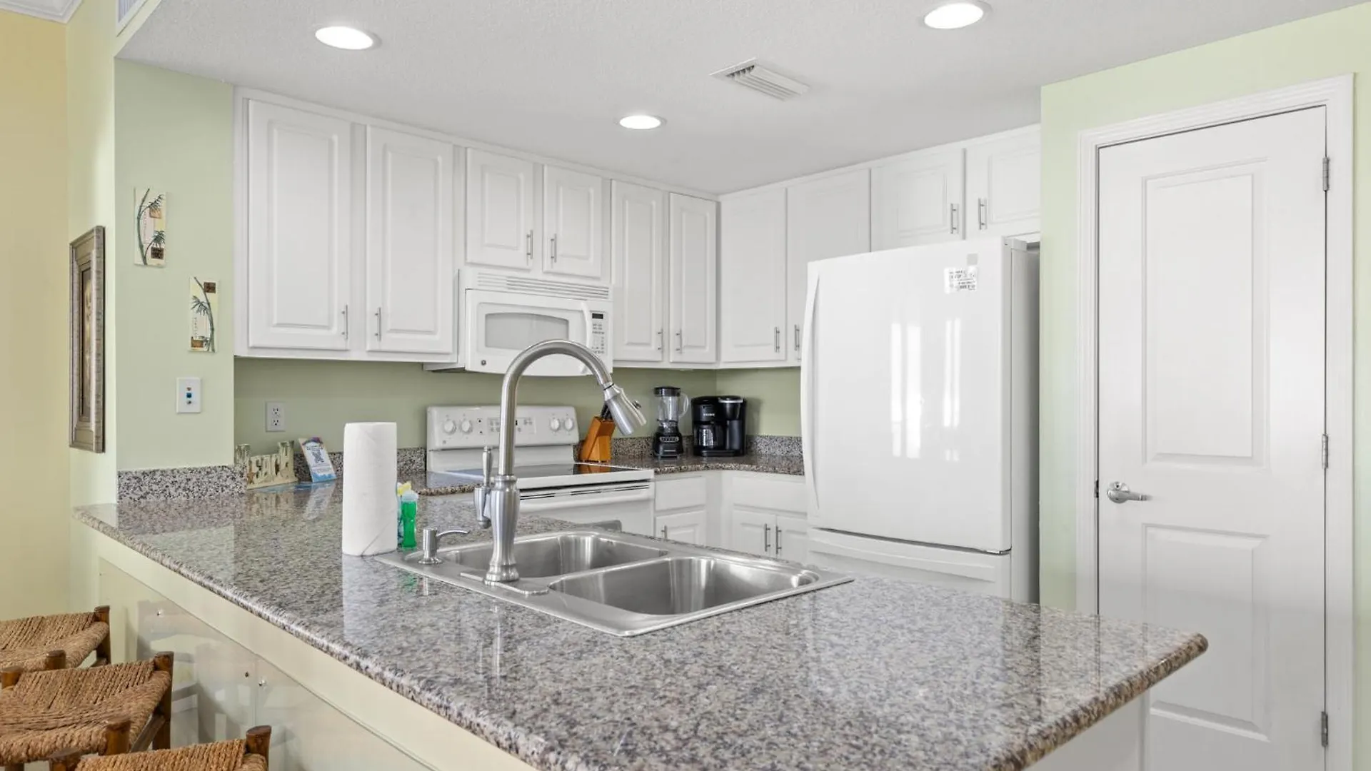 Grandview Oasis! 3Br 2Ba Sleeps 9! Gulf-Front Tranquility Beckons! Villa Panama City Beach