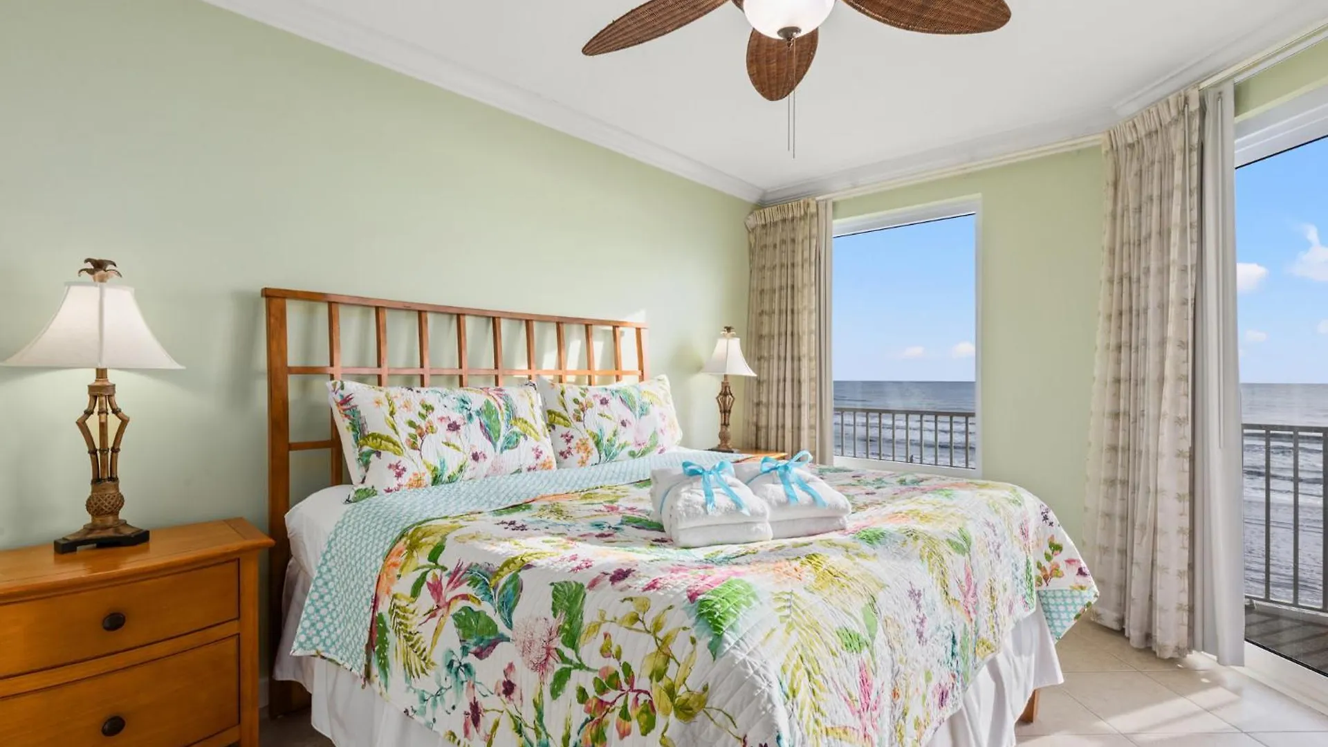 Grandview Oasis! 3Br 2Ba Sleeps 9! Gulf-Front Tranquility Beckons! Villa Panama City Beach Holiday home
